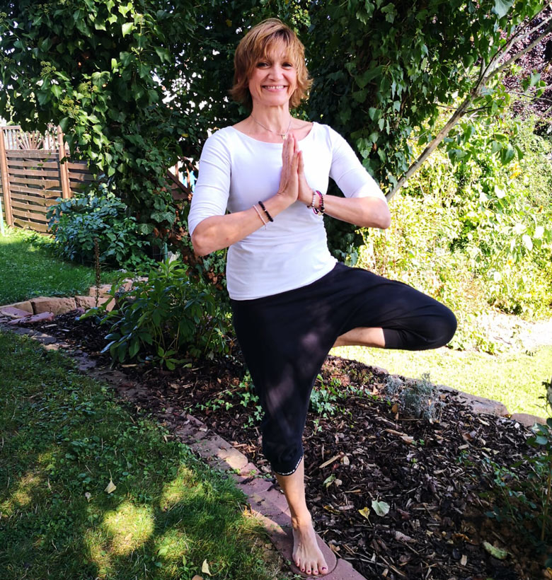 Kerstin Simon macht Yoga