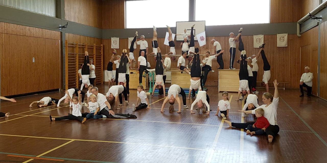 Eintracht stellt Pyramide 2018 in Turnhalle Glauberg