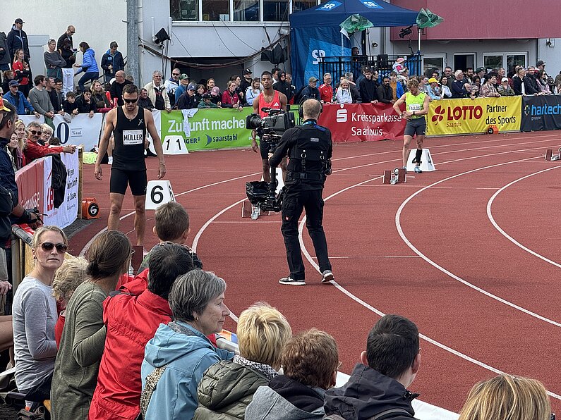 Sprinter und TV Team